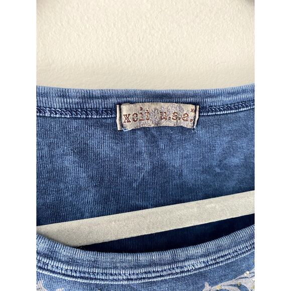 Y2K Acid Wash Blue Cotton Grunge Tee with Graphic Design and Rhinestones - Picture 3 of 7